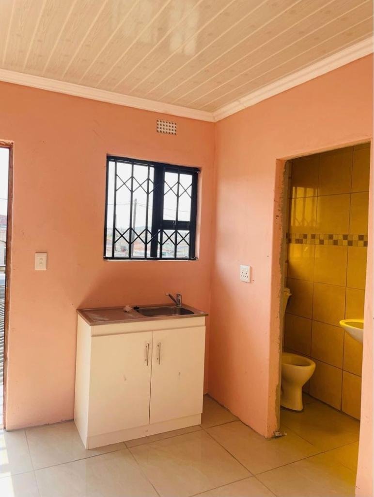 8 Bedroom Property for Sale in Harare Western Cape